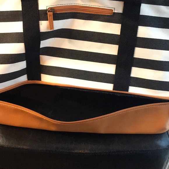 DSW Striped Duffle Bag with zippered compartments - BRAND NEW - Smoke & Pet Free - Picture 8 of 8